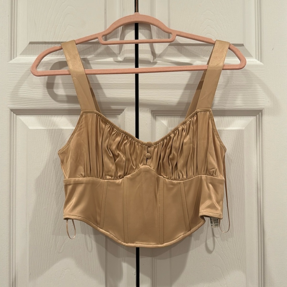 Zara Medium (4-6) Beige Crop Top. Worn a few times. In great condition.